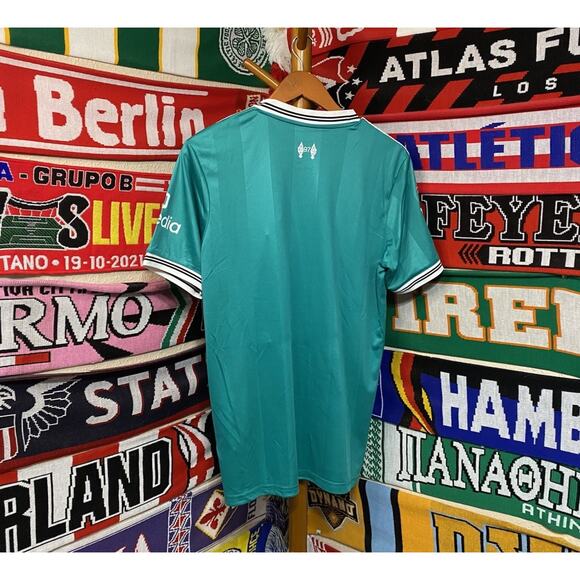 Liverpool | Men’s Medium Away “Green” Jersey - Picture 7 of 7